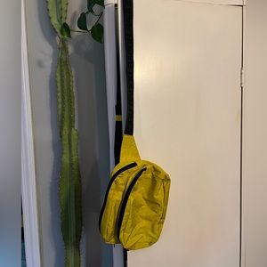 Sour fanny pack baggu